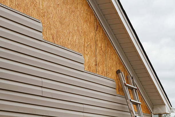Professional Siding Replacement technician working in Elko New Market, MN